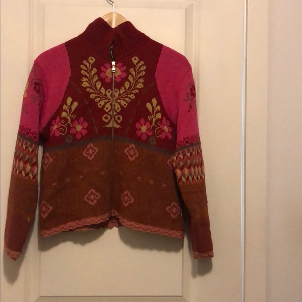Cardigan with front zipper.
